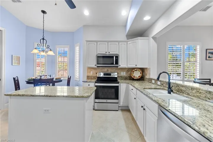 6414  Legacy  CIR, Naples, FL 34113