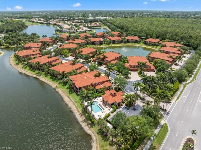 6414  Legacy  CIR, Naples, FL 34113