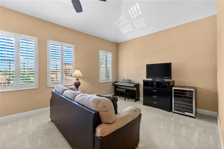 6414  Legacy  CIR, Naples, FL 34113