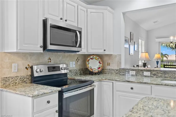 6414  Legacy  CIR, Naples, FL 34113