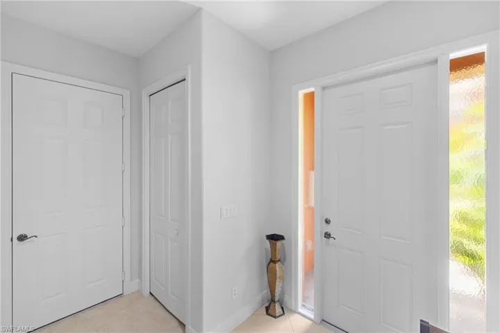 6414  Legacy  CIR, Naples, FL 34113