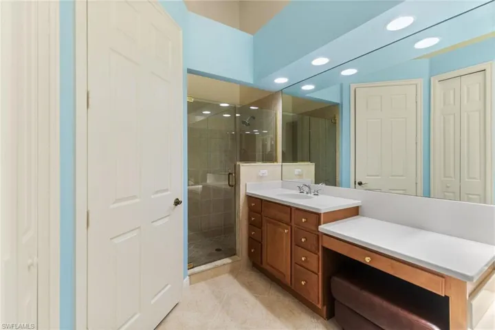 6414  Legacy  CIR, Naples, FL 34113
