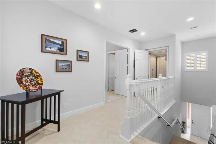 6414  Legacy  CIR, Naples, FL 34113