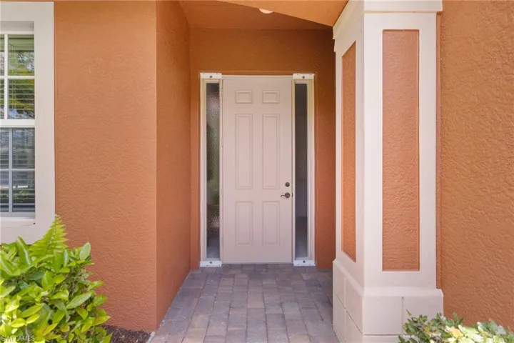 6414  Legacy  CIR, Naples, FL 34113