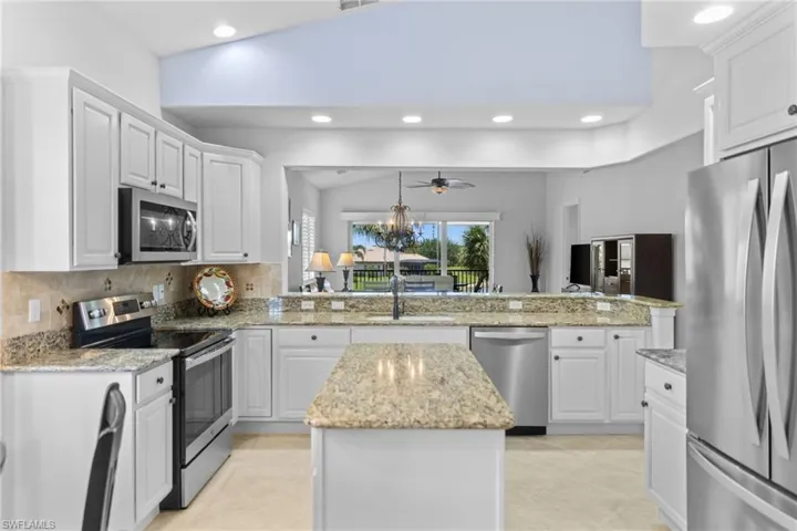 6414  Legacy  CIR, Naples, FL 34113