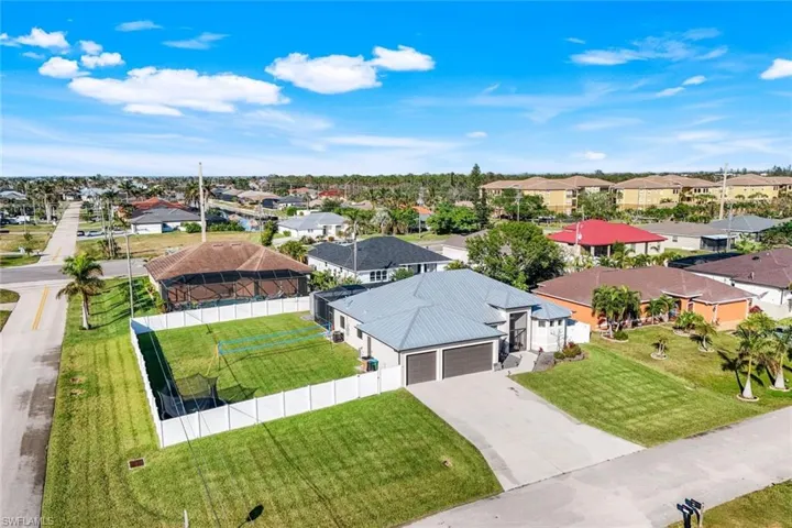 Aerial view - huge yard for outdoor family fun and entertaining