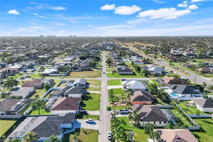 Birds eye view of neighborhood