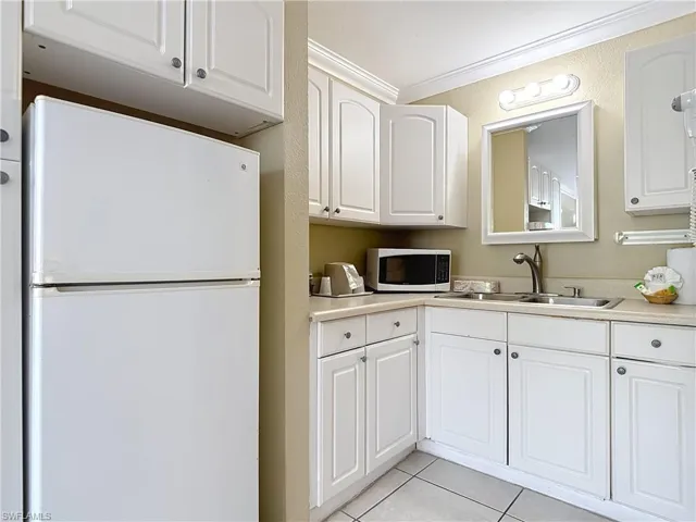 2555 Tamiami Trl N # 111, Naples Fl 34103