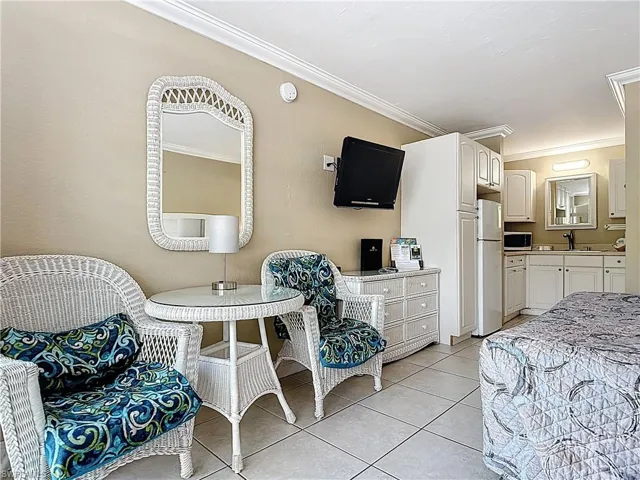 2555 Tamiami Trl N # 111, Naples Fl 34103