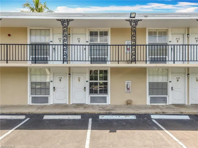 2555 Tamiami Trl N # 111, Naples Fl 34103