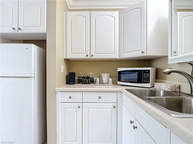 2555 Tamiami Trl N # 111, Naples Fl 34103