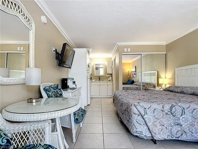 2555 Tamiami Trl N # 111, Naples Fl 34103