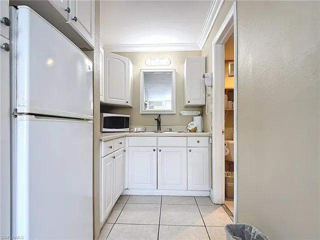 2555 Tamiami Trl N # 111, Naples Fl 34103