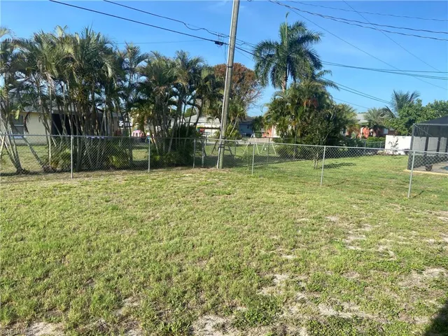 526 SE 2nd  ST, Cape Coral, FL 33990