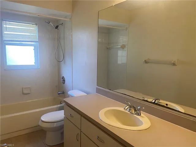 526 SE 2nd  ST, Cape Coral, FL 33990