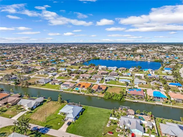 2011 Ne 2nd St, Cape Coral, Florida 33909