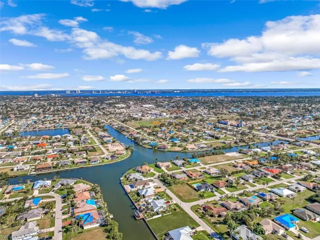 2011 Ne 2nd St, Cape Coral, Florida 33909