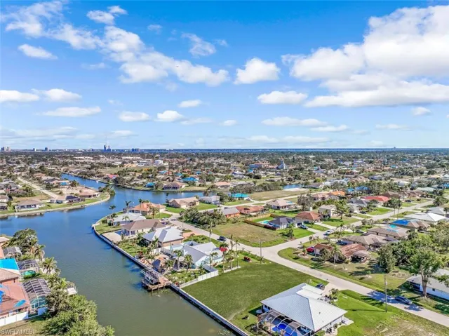 2011 Ne 2nd St, Cape Coral, Florida 33909