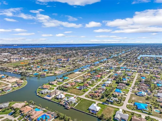 2011 Ne 2nd St, Cape Coral, Florida 33909