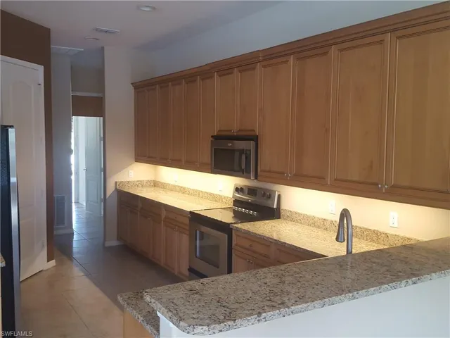 1113  Amber Lake  CT, Cape Coral, FL 33909