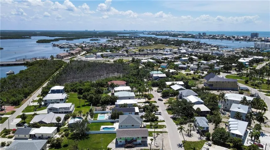 915 North St, Fort Myers Beach, Florida 33931