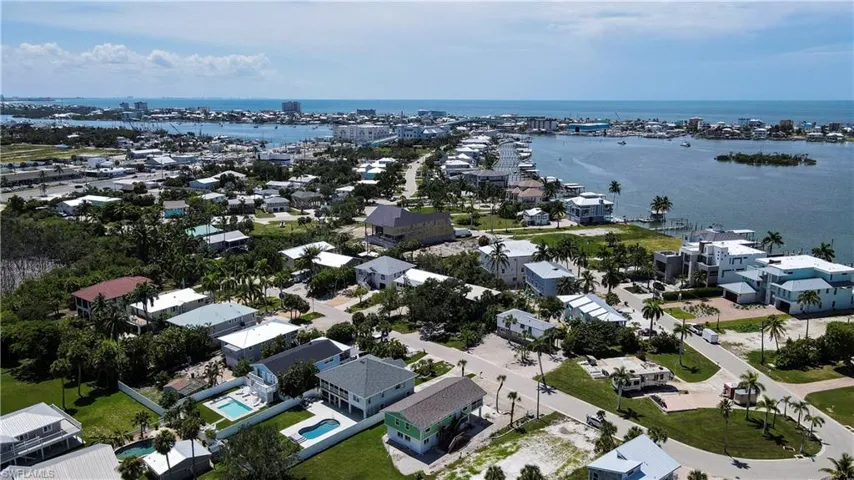 915 North St, Fort Myers Beach, Florida 33931
