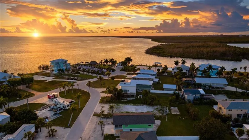 915 North St, Fort Myers Beach, Florida 33931