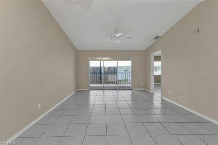 Tiled empty room with ceiling fan
