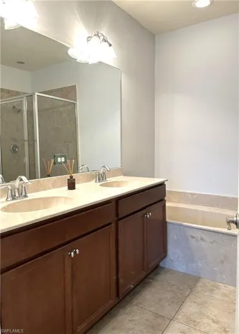 7784 Bristol Cir, Naples, Florida 34120