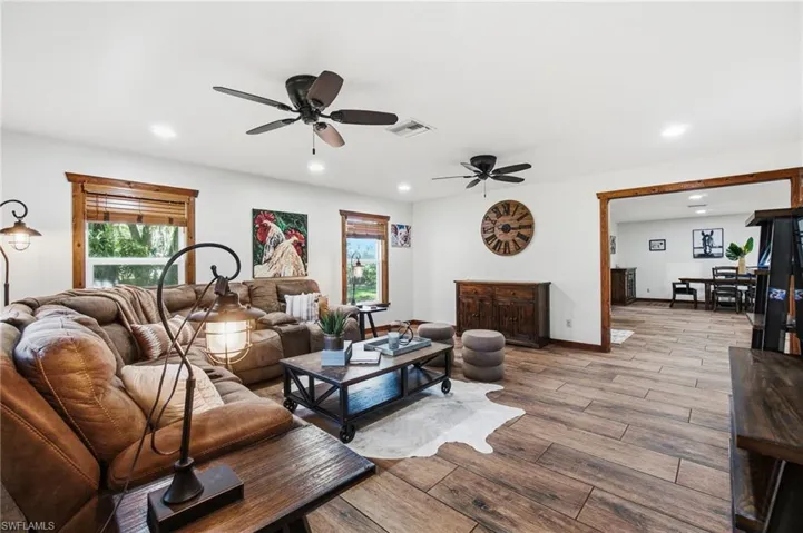 Additional persecutive of the main living space and the connection to the kitchen