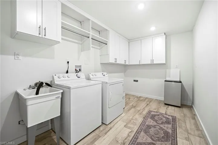 16 Sunview Blvd, Fort Myers Beach, Florida 33931