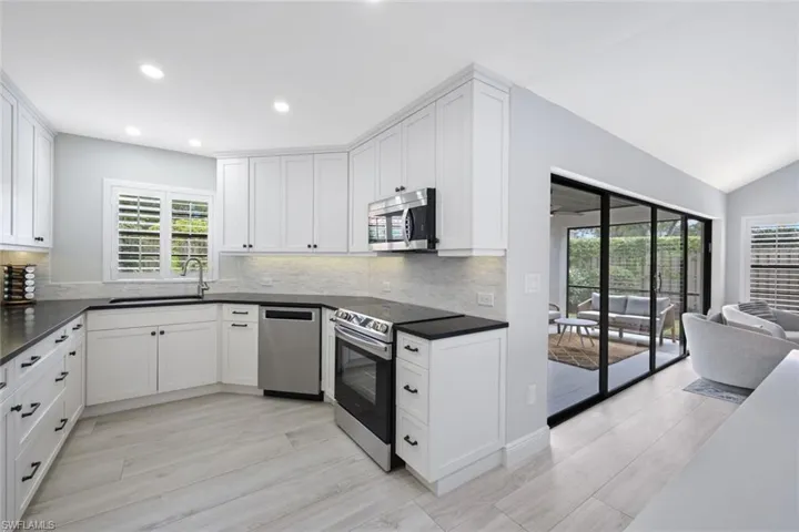 714 Reef Point Cir, Naples, Florida 34108