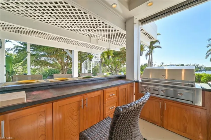 Entertainment Area with built in Grill