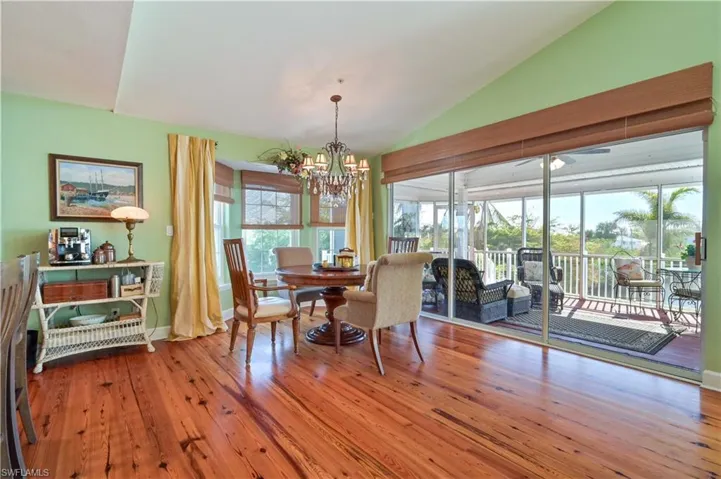 Dining area right off the kitchen