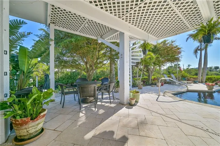 Casual Dining for Pool lovers on the first floor
