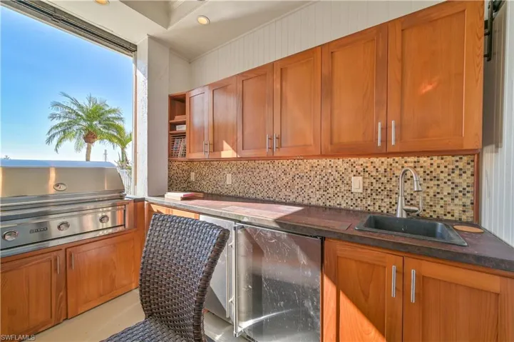 Full Outdoor Kitchen
