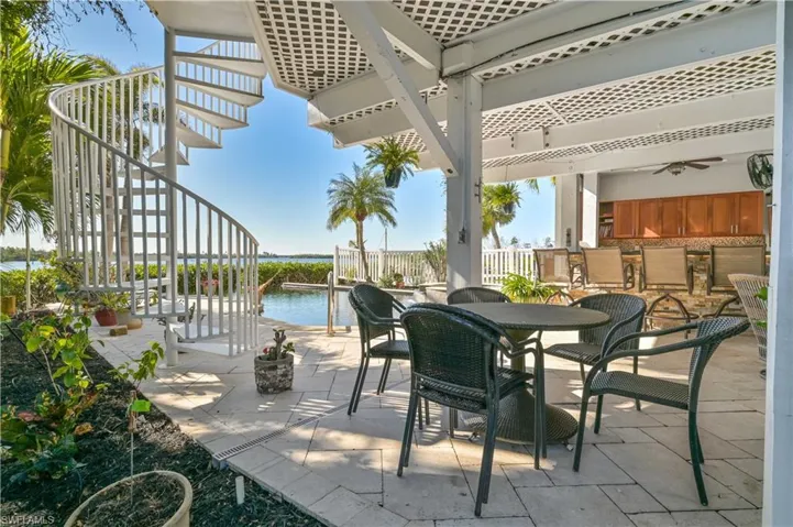 Outdoor Entertainment Area featuring a full outdoor Kitchen, Pool, Spa