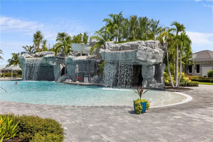 Amazing Resort Pool2 waterfalls and 100 foot waterslide