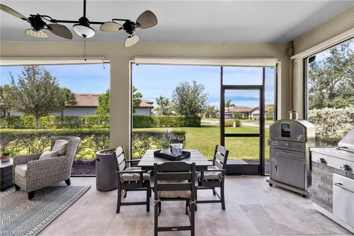 Huge lanai with Outdoor kitchen and Pizza oven