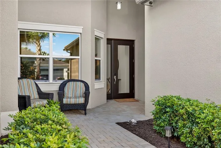 3 windows in den on the front of the home make it bright!