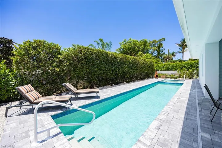 1232 Royal Palm Dr, Naples, Florida 34103