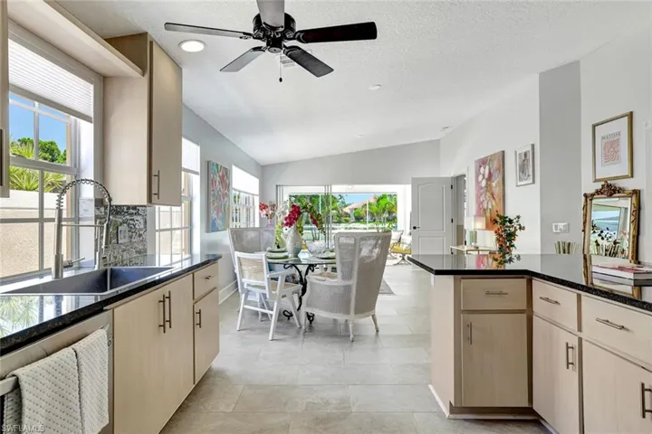 3128  Andorra  CT, Naples, FL 34109