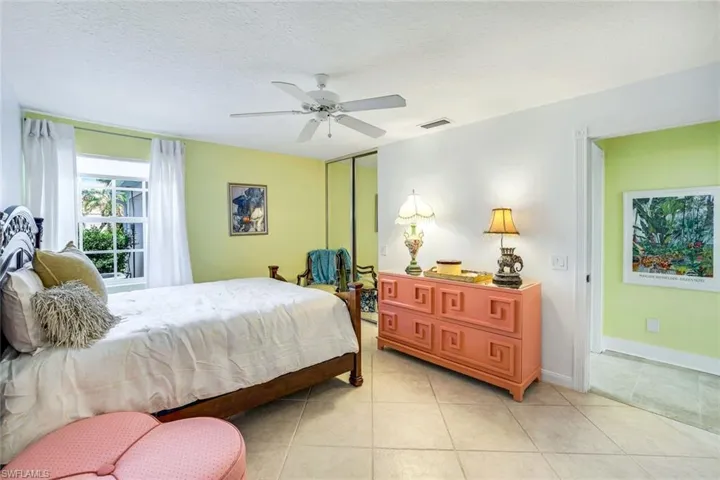 3128  Andorra  CT, Naples, FL 34109