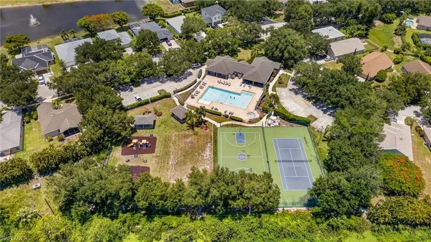 Lakes at Three oaks Amenities