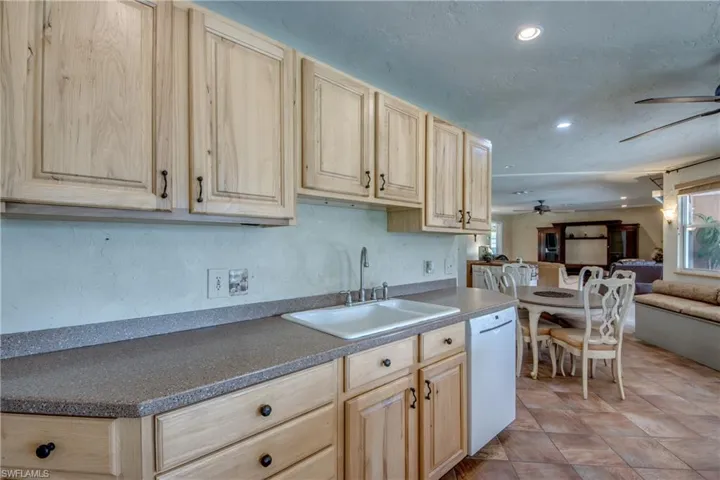 4180  Prestwick  CT, North Fort Myers, FL 33903