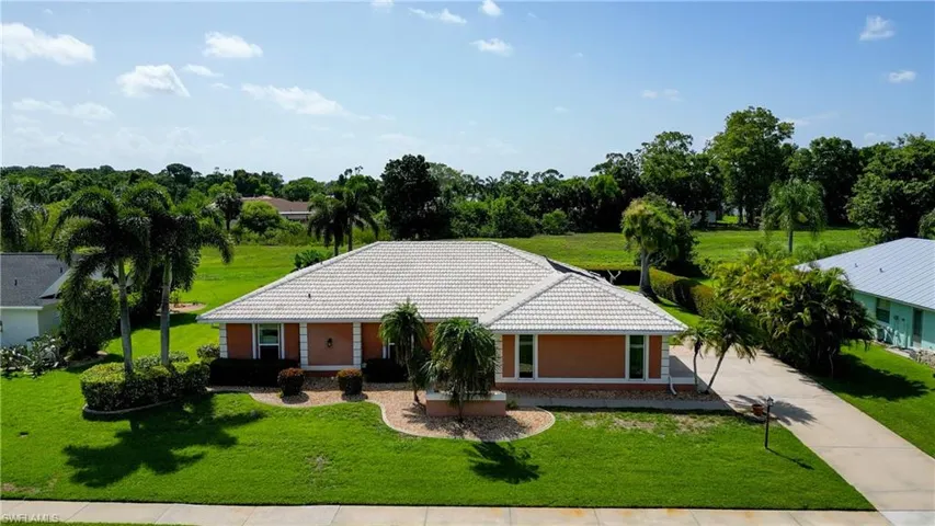 4180  Prestwick  CT, North Fort Myers, FL 33903