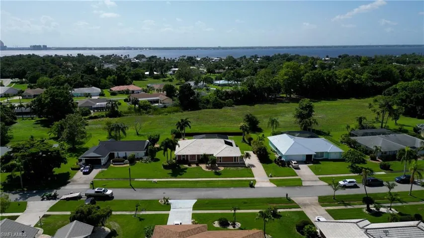 4180  Prestwick  CT, North Fort Myers, FL 33903