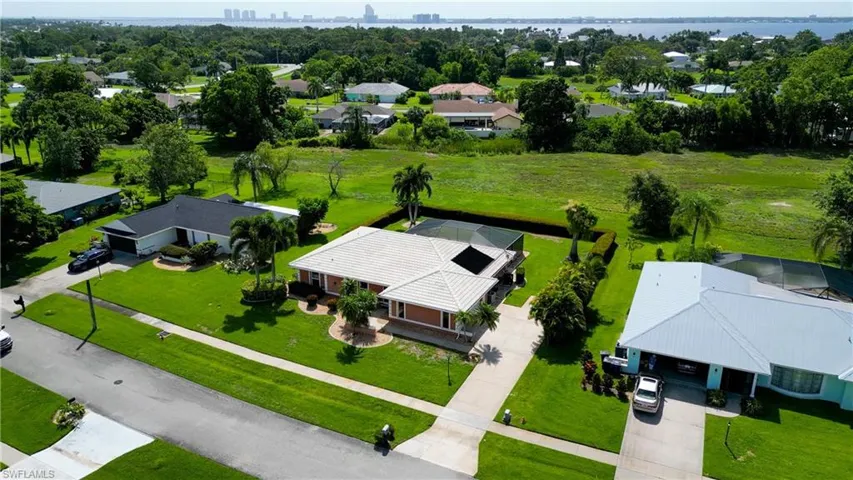 4180  Prestwick  CT, North Fort Myers, FL 33903