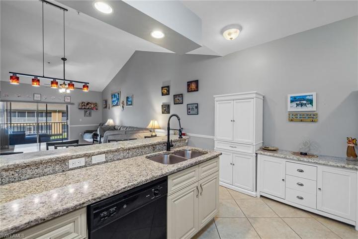 1064 Winding Pines CIR # 205, CAPE CORAL FL 33909