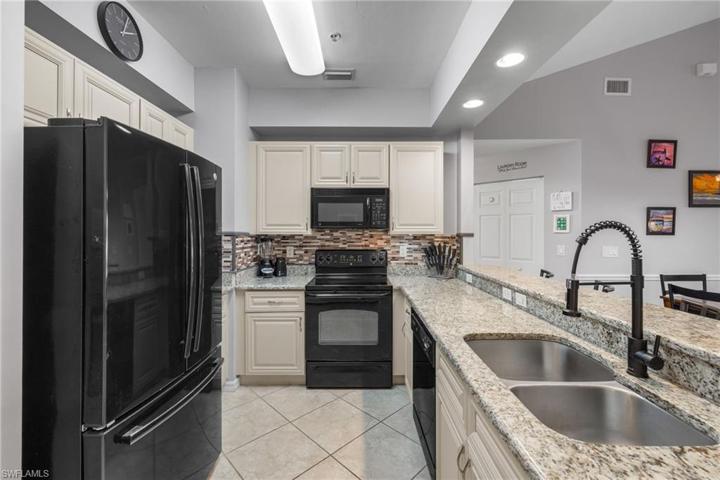 1064 Winding Pines CIR # 205, CAPE CORAL FL 33909